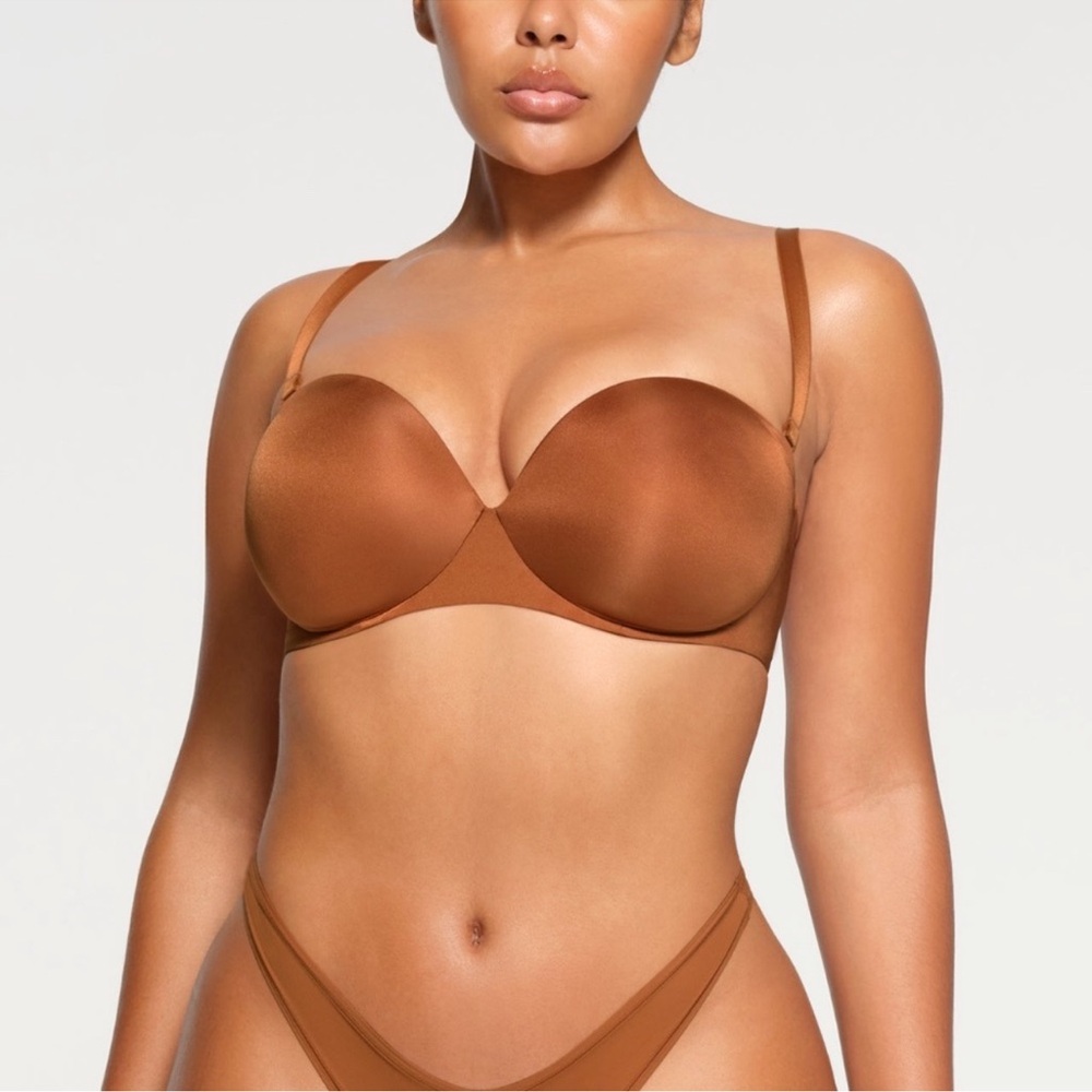 SKIMS Sculpted Strapless Bra in Chestnut Brown